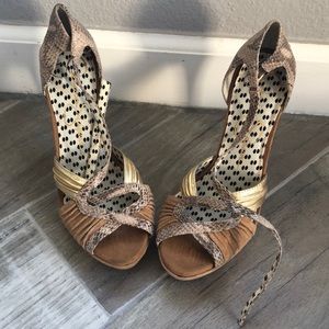 Jessica Simpson Tan and Gold Heels